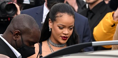 Rihanna w prześwitującej halce w Paryżu. Wyzywająca bielizna i ciążowy brzuch na wierzchu