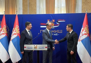 premijer Macut na otvaranju Kancelarije za komunikaciju gradjana sa Vladom u Nišu