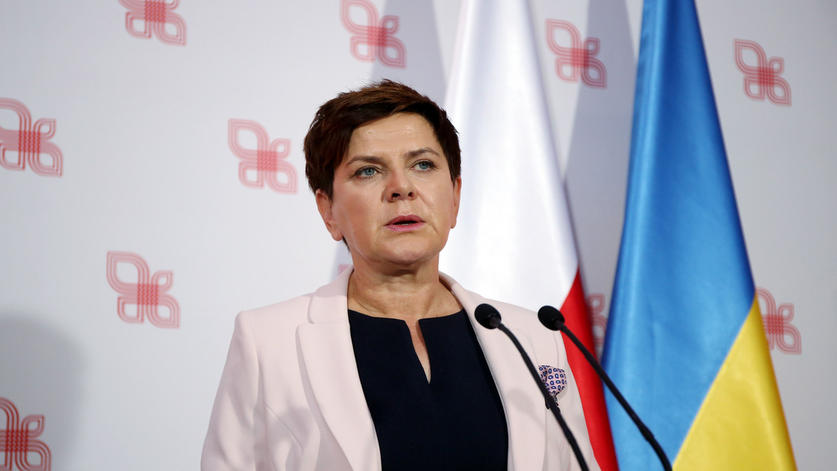 Wolna, suwerenna, demokratyczna Ukraina, to gwarancja bezpieczeństwa Europy i Polski - powiedziała premier Beata Szydło po spotkaniu z szefem ukraińskiego rządu Wołodymyrem Hrojsmanem. Zadeklarowała, że Polska chce być ambasadorem Ukrainy na arenie UE.