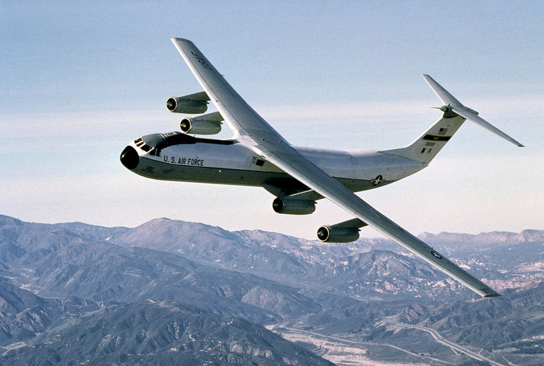 Lockheed C-141 Starlifter