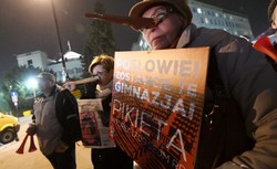 "Robert Lewandowski chodził do gimnazjum". Nauczyciele i rodzice protestowali przed Sejmem