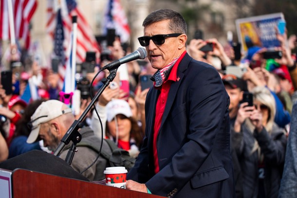 Grudzień 2020 r. Były Doradca ds. Bezpieczeństwa Narodowego Michael Flynn przemawia na wiecu sympatyków Donalda Trumpa 