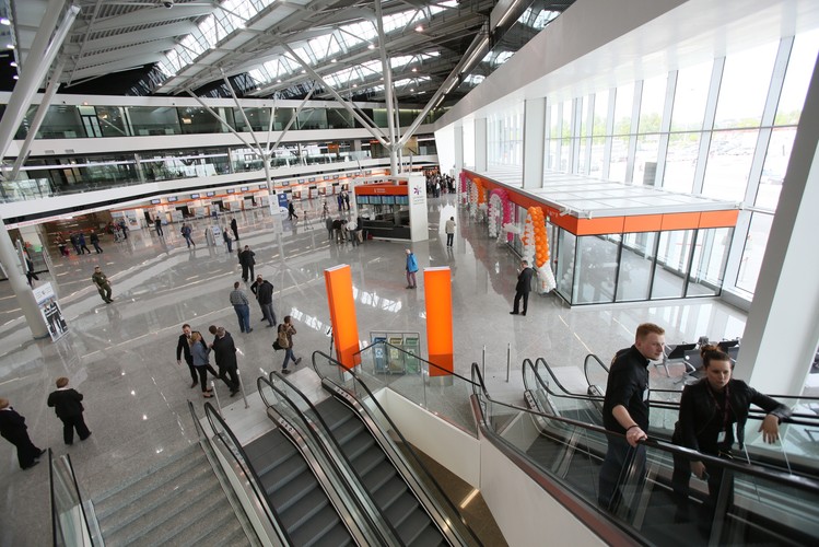 Baterie o powierzchni 7 tys. mkw. zdolne są wytworzyć prawie 575 MWh energii rocznie. <br><br>fot. (cat) PAP/Leszek Szymański