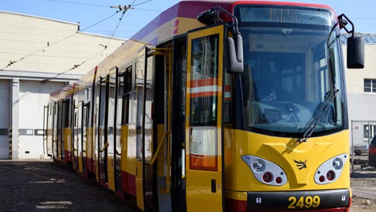 30 nowych tramwajów niskopodłogowych, 11 kilometrów nowych torowisk, przebudowa wiaduktów i zajezdni - oto, co zakłada projekt "Tramwaj dla Łodzi". Władze miasta chcą na te komunikacyjne ulepszenia wydać 675  milionów - dwie trzecie tej sumy pochodzić ma ze środków unijnych.