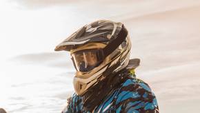 Beliebte Crosshelme für Motorräder im Vergleich: Sportlich, schick und sicher