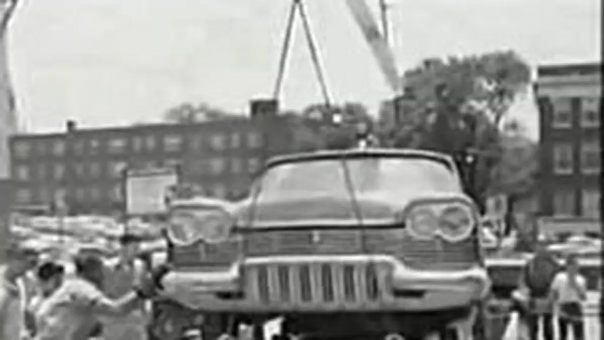 Plymouth Belvedere 57 po 50 latach pod ziemią (wideo)