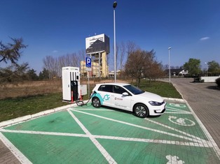 Zagłębie elektromobilności. KGHM uruchamia kolejne szybkie stacje ładowania