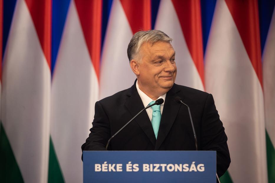 Meleg öleléssel köszöntötte édesanyját Orbán Viktor / Fotó: Zsolnai Péter