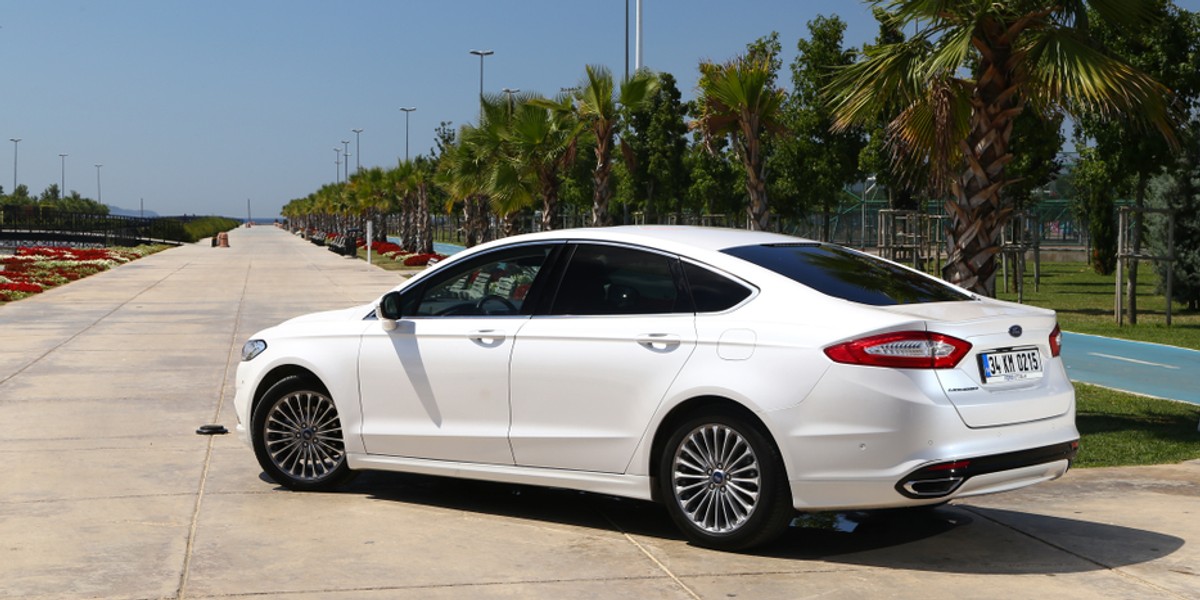 Ford produkuje sedany Mondeo i minivany S-Max i Galaxy w Walencji we wschodniej Hiszpanii.