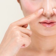 Piros folt, dudor, kiütés – ezeket üzenheti az orra az egészségéről
