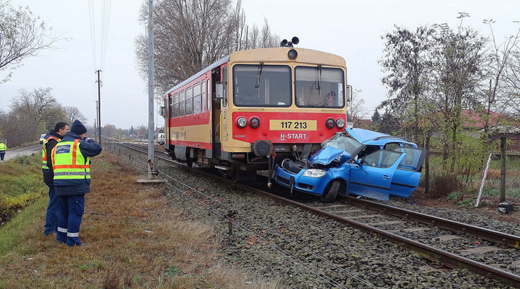 Az autó sofőrje nem élte túl az ütközést /Fotó: MTI - Donka Ferenc