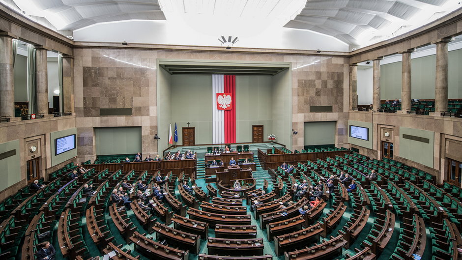 Sondaż: zmiana na pozycji lidera