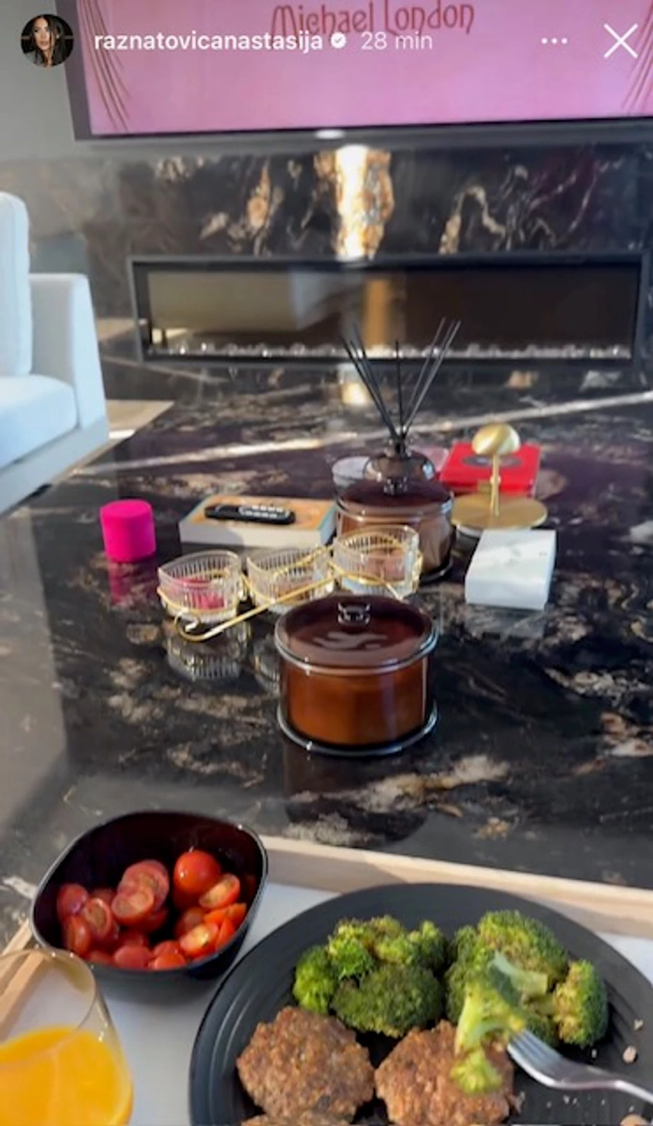 Anastasija pokazala kako se hrani