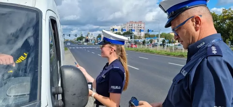 Za to wykroczenie dostali po 5 punktów karnych. Dziś byłoby 12