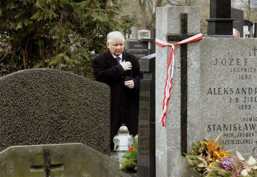 Kaczyński odwiedził grób brata. Ten symboliczny