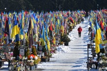 Ilu żołnierzy zginęło w Ukrainie? Niemal 400 tys. nazwisk po obu stronach
