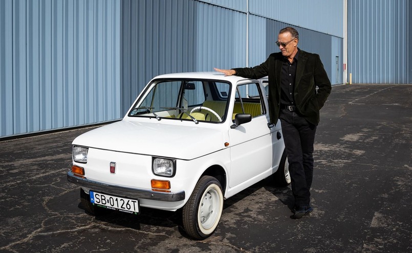 Fiat 126p, którego dostał Tom Hanks, sprzedany za ponad 363 tys. zł