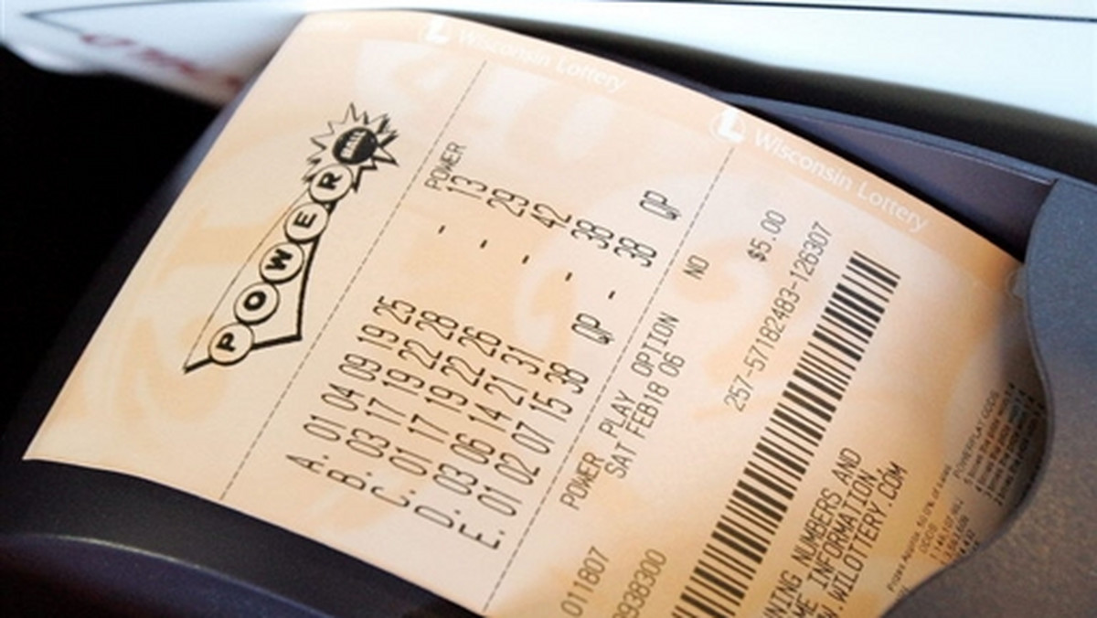 Komisja Loteryjna z Południowej Karoliny podała do publicznej wiadomości, iż osoba, która w wielkiej loterii amerykańskiej Powerball wygrała 259.9 miliony dolarów dalej nie zgłosiła się po odbiór nagrody - informuje dziennik "The State".