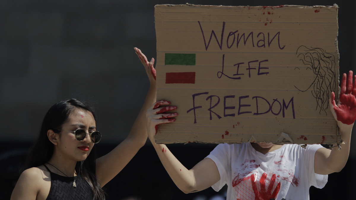 "Woman, Life, Freedom". Warszawa upamiętni rocznicę śmierci Jiny Amini