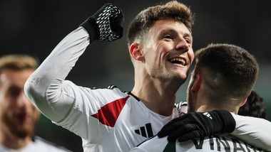 legia wreszcie wygrał z kimś z czołówki. cracovia przegrała w warszawi
