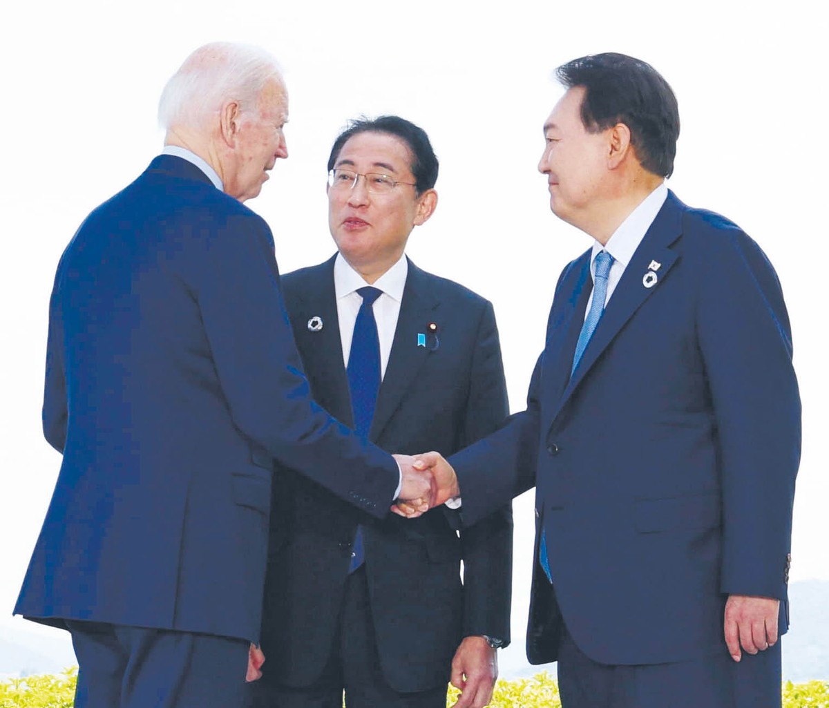 Prezydent Joe Biden, premier Japonii Fumio Kishida i prezydent Korei Południowej Yoon Suk-yeol