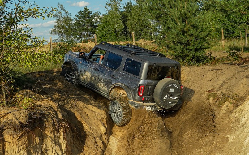 Ford Bronco: test na poligonie