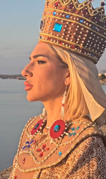 Jovana Jeremić u odori Carice Milice