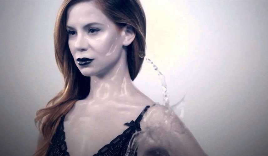 Natalia Lesz w teledysku do piosenki 'In Love'