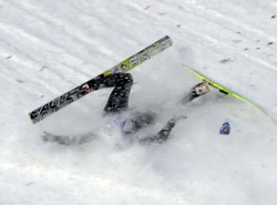 Wypadek Adama Małysza. Skoczek upadł po lądowaniu