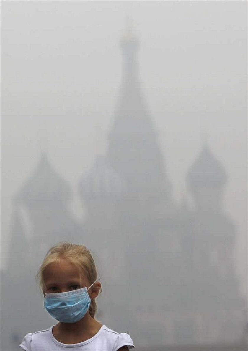 Gęsty smog sparaliżował międzynarodowe lotniska w stolicy Rosji