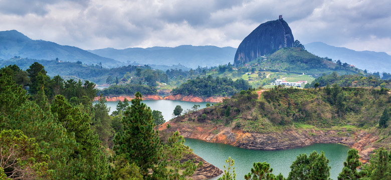 El Peñon De Guatape (La Piedra Del Peñol) - skalny monolit w pobliżu Medellin w Kolumbii