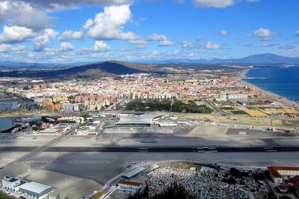 Lotnisko w Gibraltarze. Fot. David Jones (CC BY 2.0)