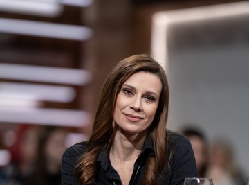 Ovako izgleda ĆERKA Mine Lazarević: Pozirala u ogledalu, a niko nije očekivao da će se PIRSING NAĆI NA OVOM MESTU! (FOTO)