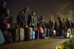 Francja: Rozpoczęła się ewakuacja obozu migrantów w Calais