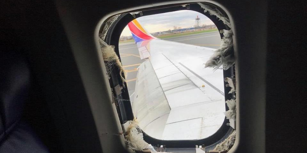 Horror w samolocie. Pasażerka nieomal wyssana przez okno
