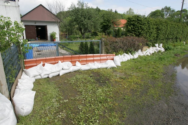 Trudna sytuacja na Dolnym Śląsku. Wciąż pada...