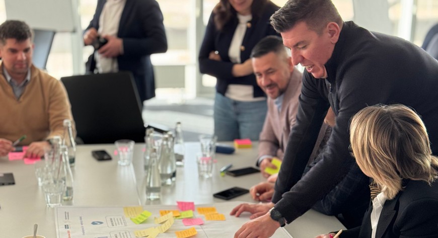 Najwięcej propozycji dotyczyło infrastruktury transportowej. Wśród wskazanych potrzeb znalazły się m.in. rozwój kolei aglomeracyjnej i budowa połączenia z lotniskiem, modernizacja i rewitalizacja istniejących linii kolejowych oraz integracja biletowa.