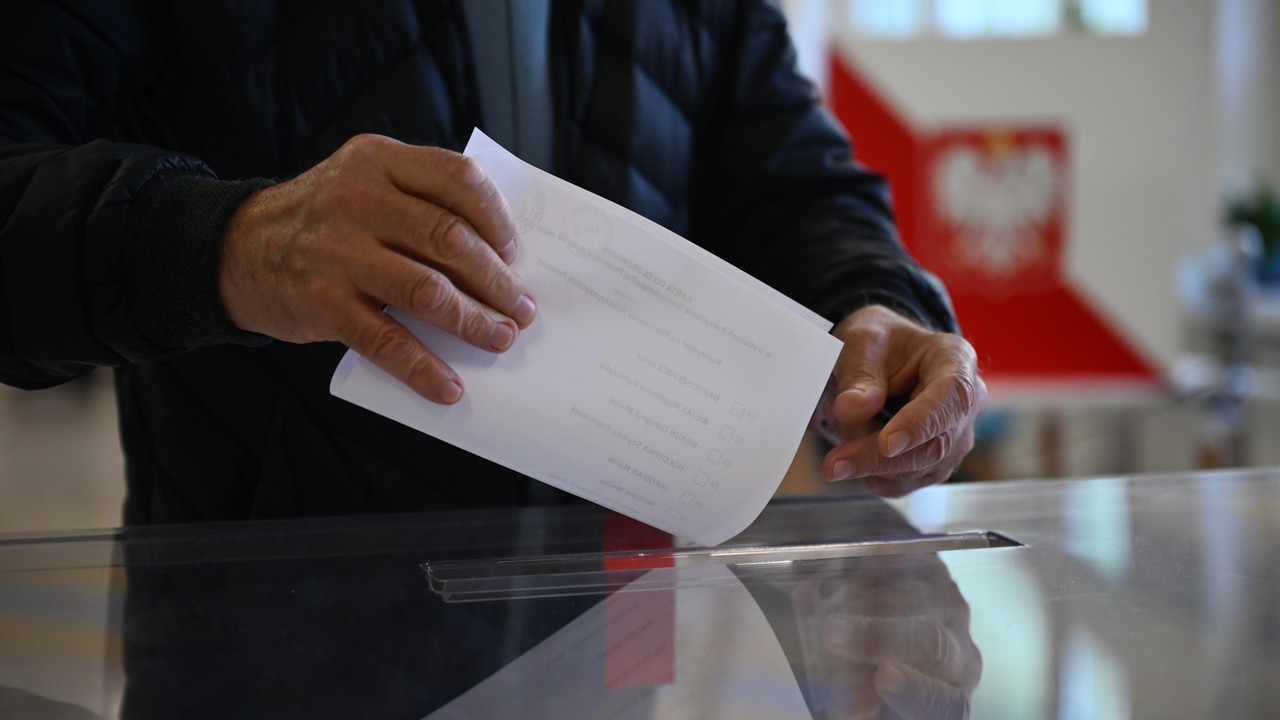 Nieprawidłowości w komisjach wyborczych. Wiadomo, kto w nich zasiadał