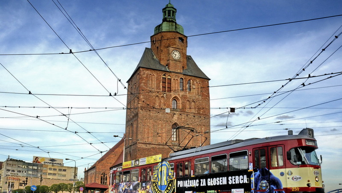 Szybki, ekologiczny, mogący przewieść sporą liczbę pasażerów – stary poczciwy tramwaj wraca do łask! Jak informuje Gazeta Wyborcza polskie samorządy planują gigantyczne inwestycje w sieci tramwajowe i tabor z udziałem ogromnego dofinansowania z Unii Europejskiej. Na liście chętnych na inwestycje w ekologiczny transport publiczny jest Gorzów Wlkp., który chciałby zrealizować projekt w ramach Zintegrowanych Inwestycji Terytorialnych.