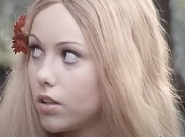 Igrala je "Leptiricu" u kultnom filma, pa se na vrhuncu slave povukla: O njenoj intimnoj sceni sa čuvenim glumcem se i dalje priča