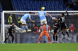 Lazio goni Napoli. Szczęsny dwa razy wyjmował piłkę z siatki [WIDEO]
