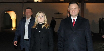 Prezydent z córką na pasterce w Krakowie [FILM]