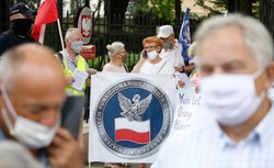 Raport: Dezubekizacja naruszyła prawa człowieka. Politycy PiS protestują