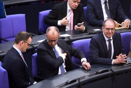 Niemcy. Merz bez wymaganej większości w pierwszym głosowaniu. Przeciwko niemu głosowało 5 deputowanych przyszłej koalicji