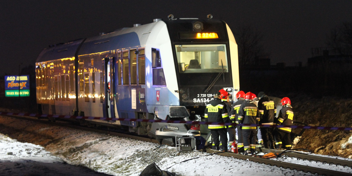 Tragedia na przejeździe kolejowym w Rzeszowie. Auto wjechało pod pociąg