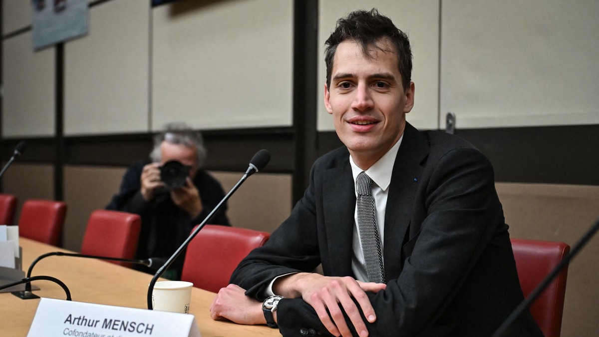  Arthur Mensch 