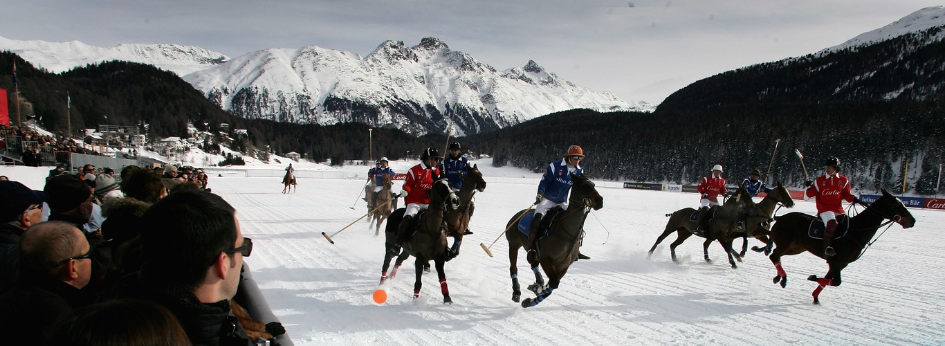 Oczywiście ci najbogatsi nie przemęczają się i obserwują zmagania z trybun