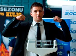 Dziennikarz sportowy Mateusz Borek w serialu "Hotel 52"