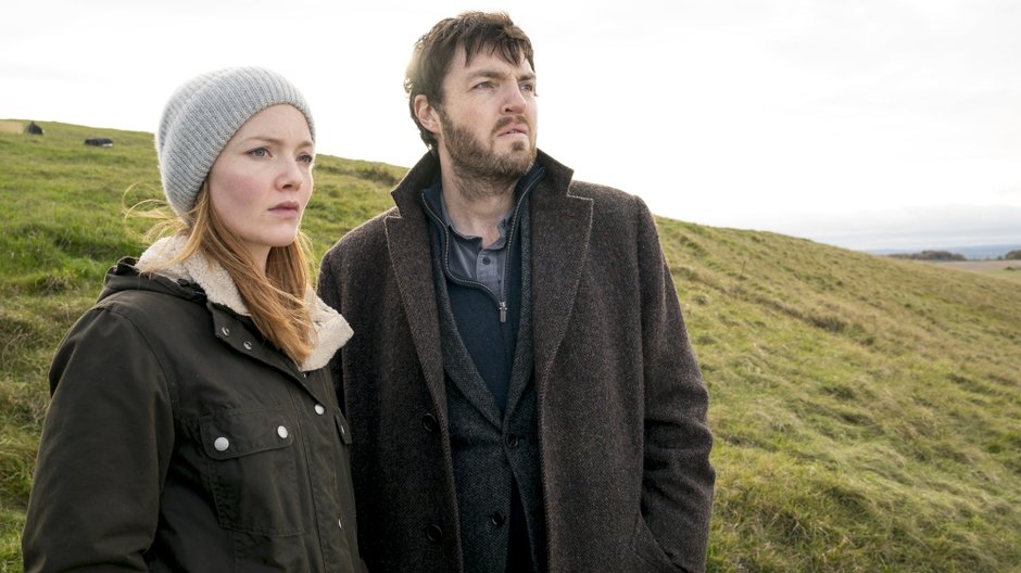 Tom Burke i Holliday Grainger w serialu: "Cormoran Strike: Zabójcza biel"