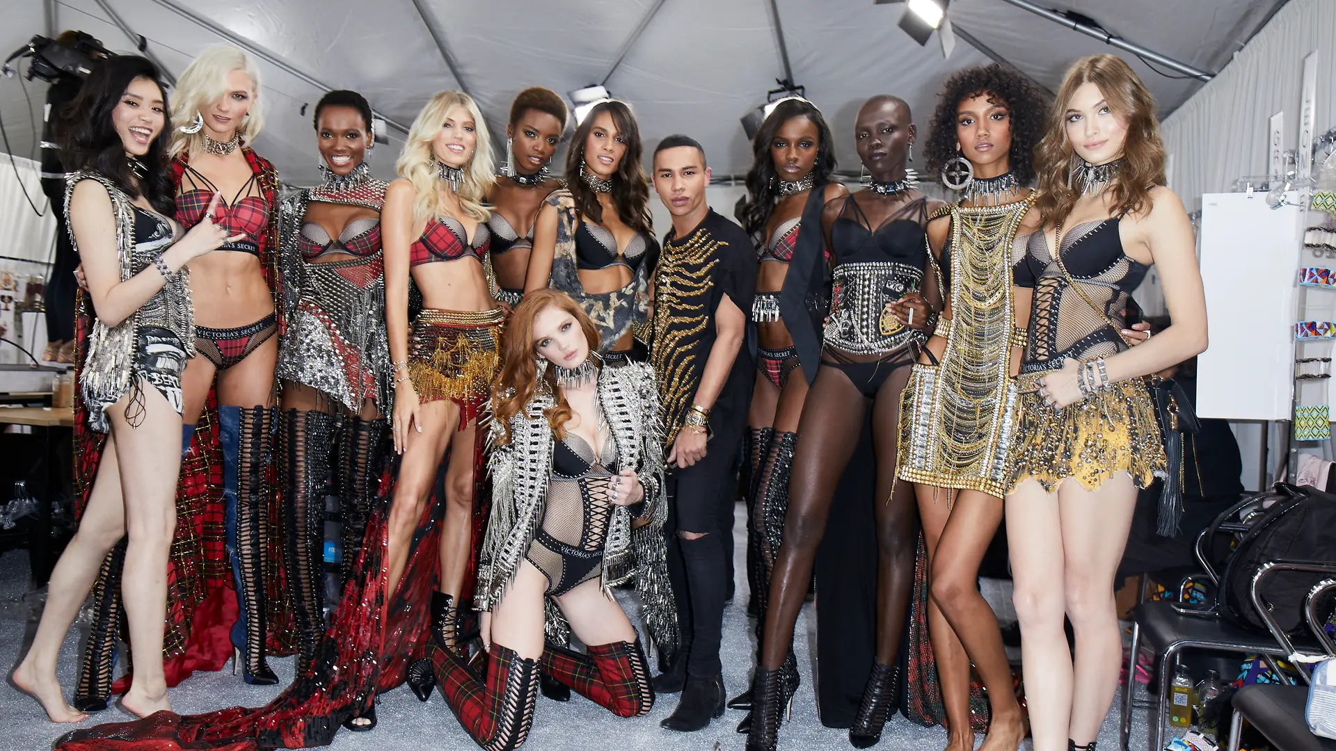 Kolekcja Victoria's Secret x Balmain od dziś w sprzedaży. Oto wszystkie modele wraz z cenami